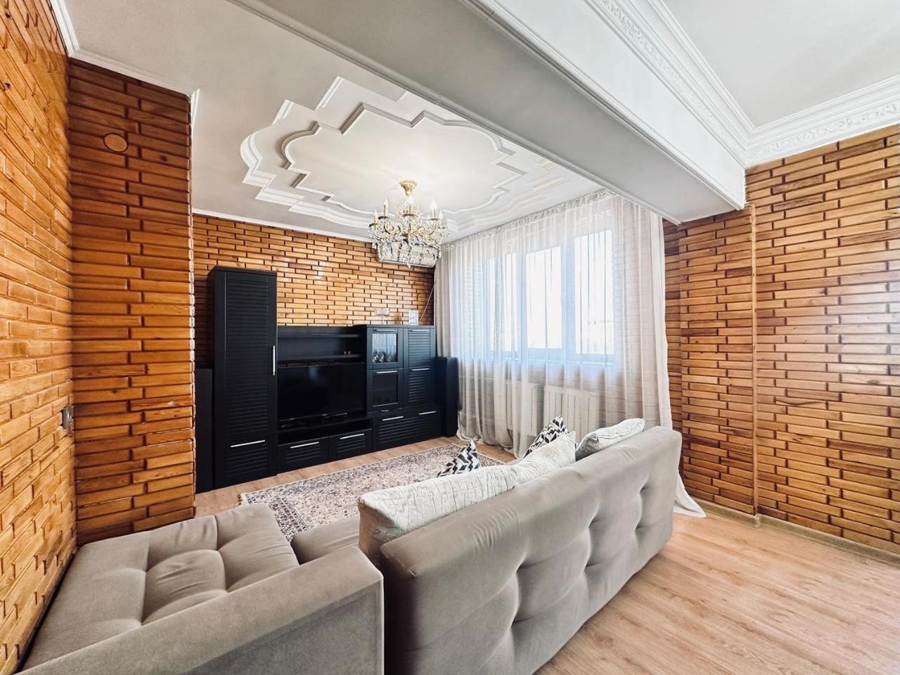3 Ком Квартира На Абая Сейфуллина Almaty Ngoại thất bức ảnh
