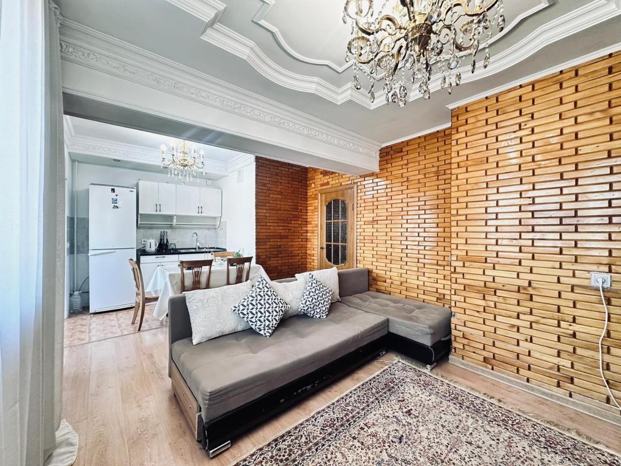 3 Ком Квартира На Абая Сейфуллина Almaty Ngoại thất bức ảnh