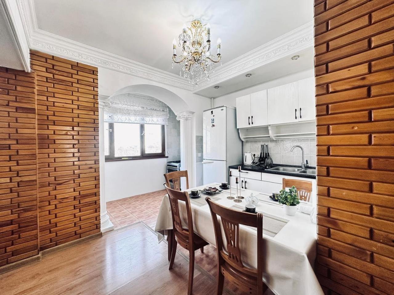 3 Ком Квартира На Абая Сейфуллина Almaty Ngoại thất bức ảnh