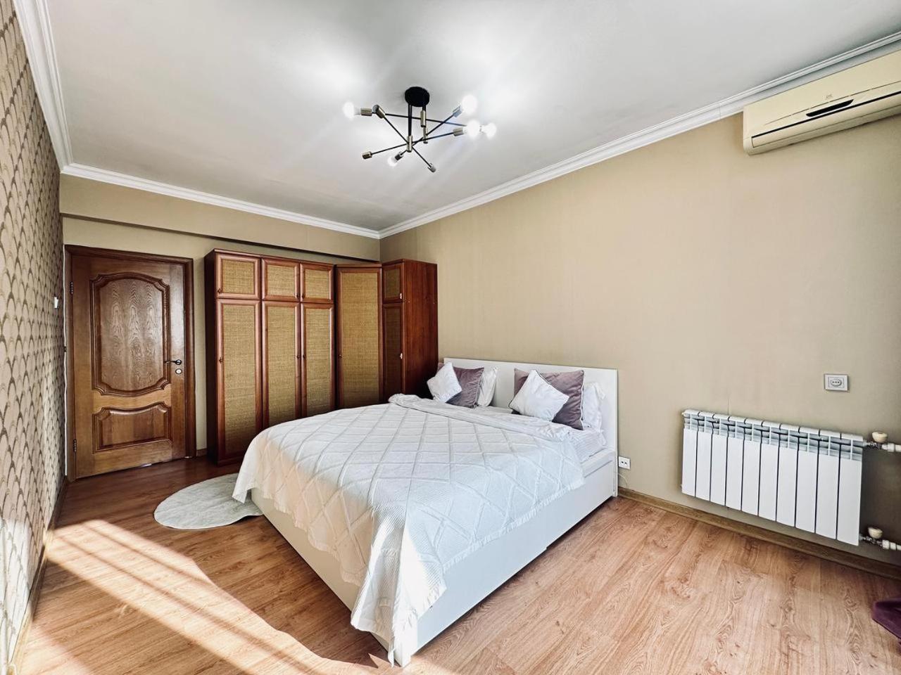 3 Ком Квартира На Абая Сейфуллина Almaty Ngoại thất bức ảnh
