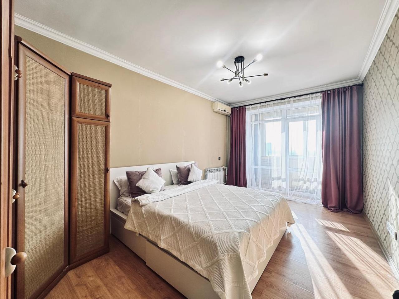 3 Ком Квартира На Абая Сейфуллина Almaty Ngoại thất bức ảnh