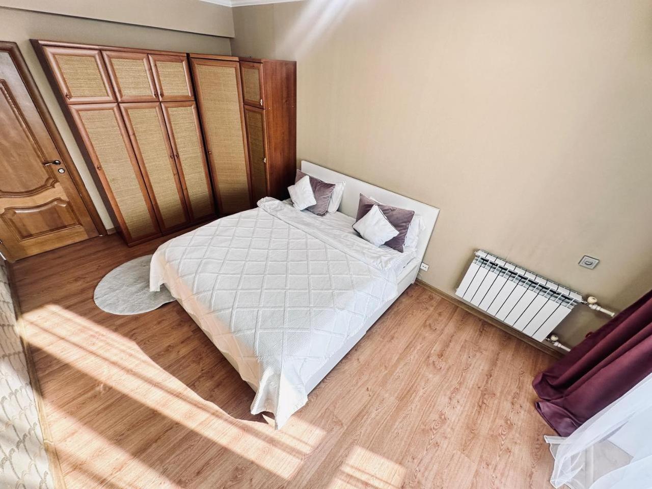 3 Ком Квартира На Абая Сейфуллина Almaty Ngoại thất bức ảnh