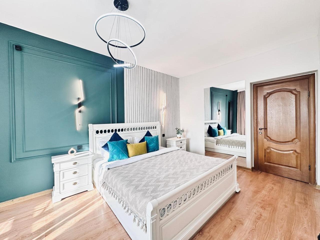 3 Ком Квартира На Абая Сейфуллина Almaty Ngoại thất bức ảnh