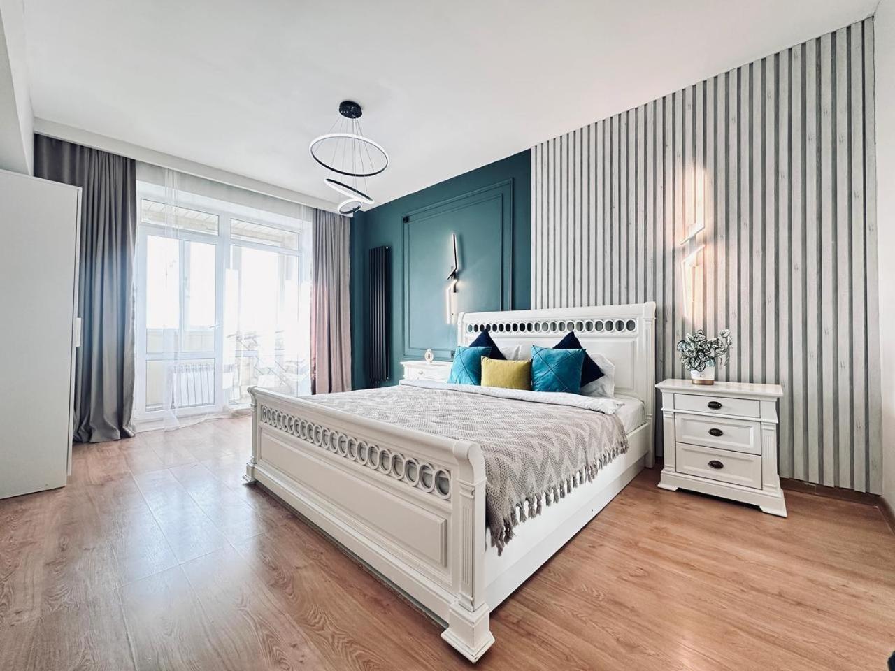 3 Ком Квартира На Абая Сейфуллина Almaty Ngoại thất bức ảnh